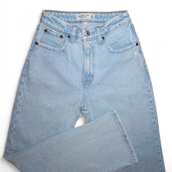 Abercrombie & Fitch Denim - Abercrombie & Fitch Curve Love High Rise ‘90s Relaxed Jeans